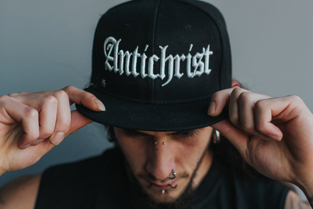 Gorra Antichrist