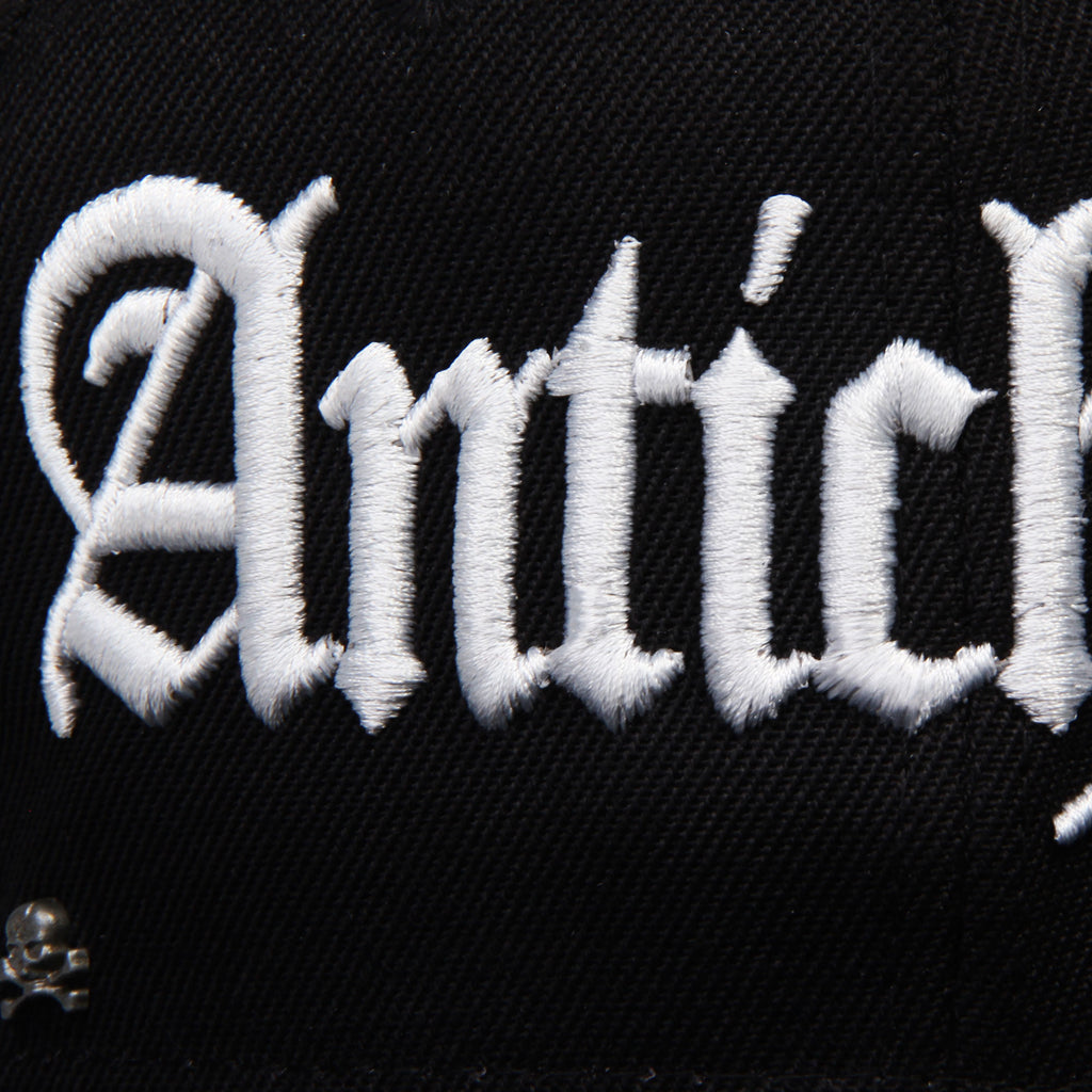 Gorra Antichrist